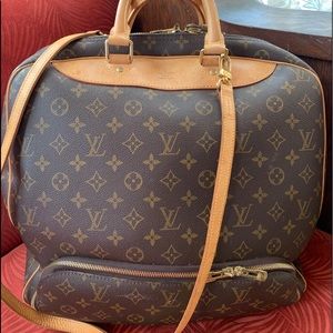 Louis Vuitton
Evasion Travel Bag Monogram Canvas